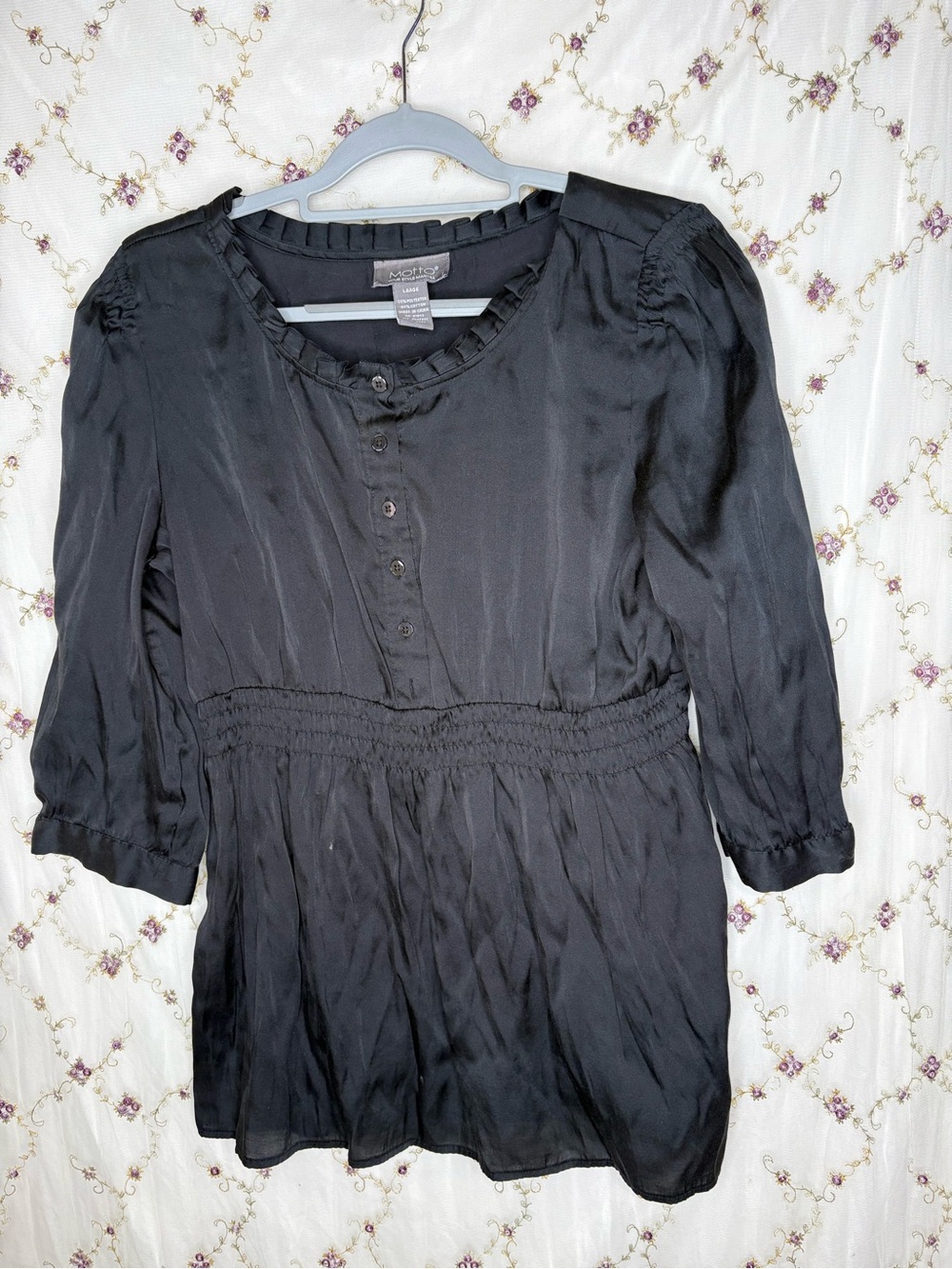 Motto Black Ruffle-Neck Button Front Blouse